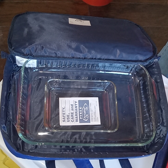 Pyrex Portable Dishware - Picture 1 of 3